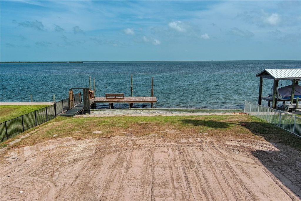 123 Ocean Dr, Rockport, TX 78382 — exterior