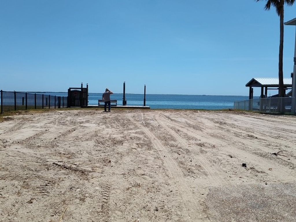 123 Ocean Dr, Rockport, TX 78382 — photo 2