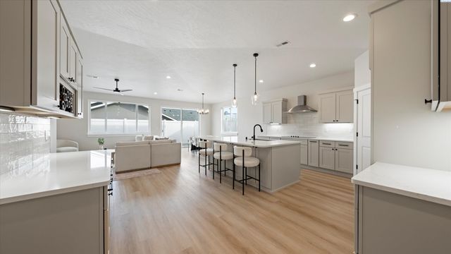 1334 Kalani Ct, West Richland, WA 99353