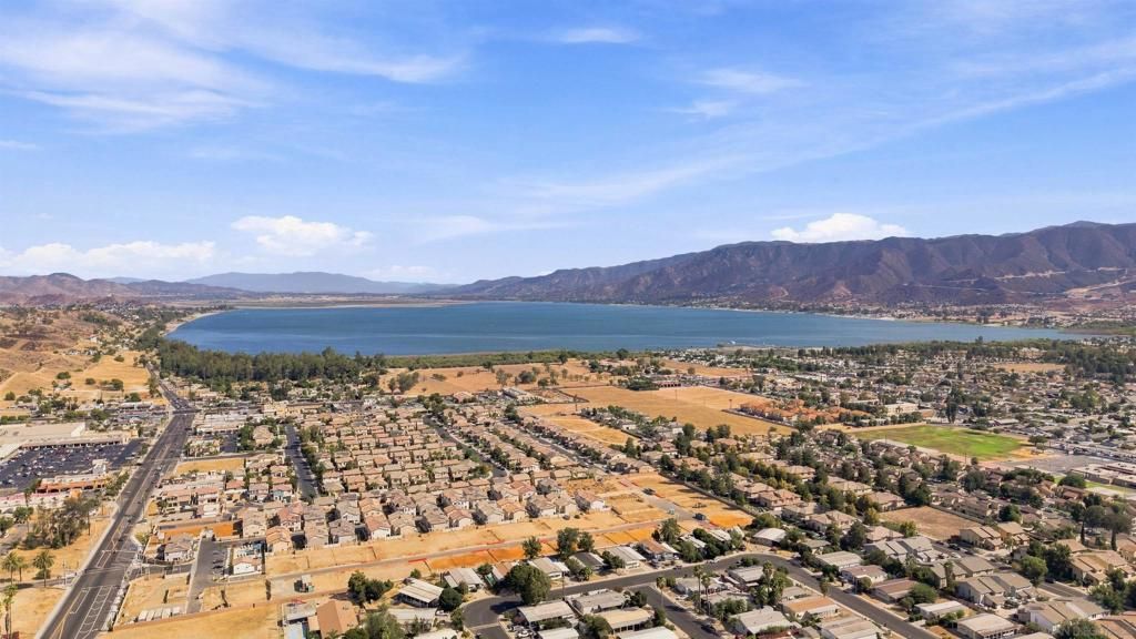16377 Lakeshore Dr. 2F, Lake Elsinore, CA 92530 — photo 2