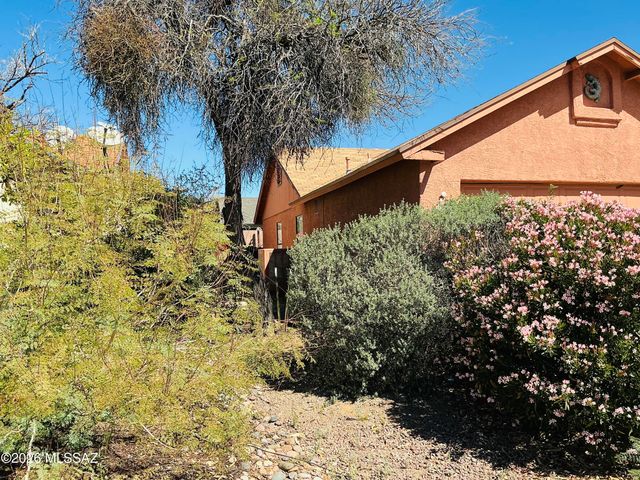 2700 W Camino De La Joya, Tucson, AZ 85742