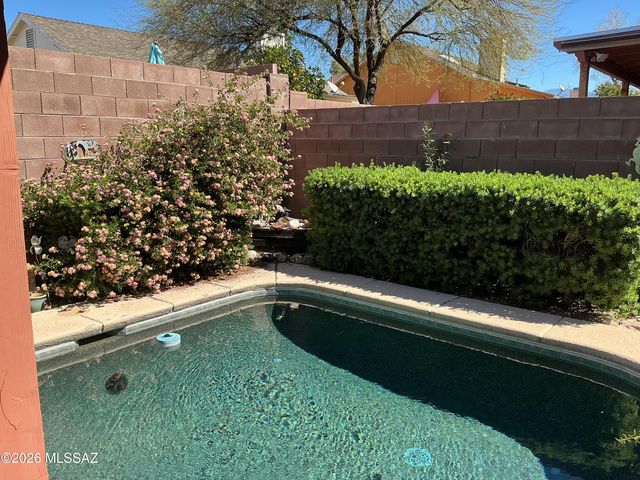 2700 W Camino De La Joya, Tucson, AZ 85742