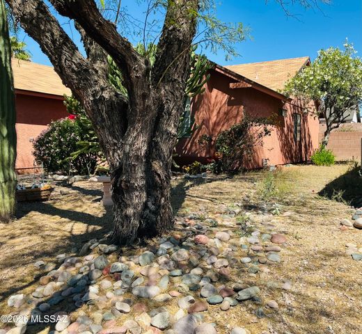 2700 W Camino De La Joya, Tucson, AZ 85742