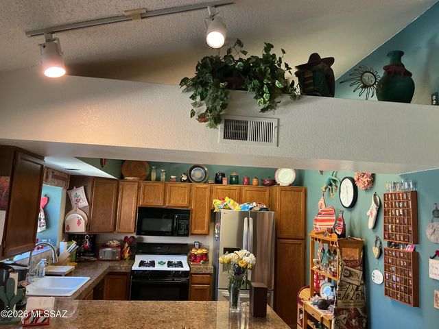 2700 W Camino De La Joya, Tucson, AZ 85742