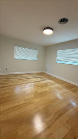 7700 SW 52nd Ct, Miami, FL 33143
