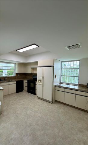 7700 SW 52nd Ct, Miami, FL 33143