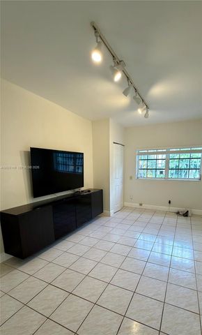 7700 SW 52nd Ct, Miami, FL 33143