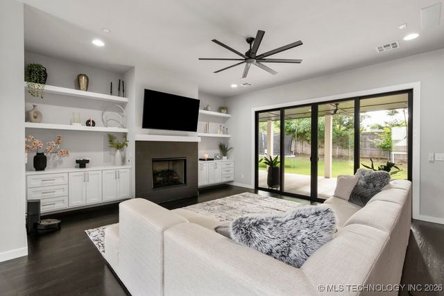 7405 S Chestnut Avenue, Broken Arrow, OK 74011