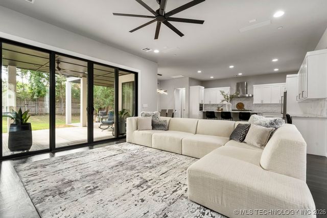 7405 S Chestnut Avenue, Broken Arrow, OK 74011