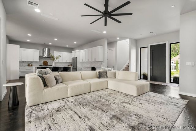 7405 S Chestnut Avenue, Broken Arrow, OK 74011