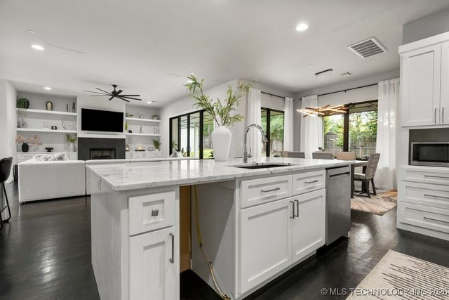 7405 S Chestnut Avenue, Broken Arrow, OK 74011