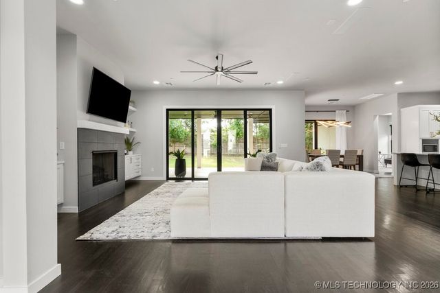 7405 S Chestnut Avenue, Broken Arrow, OK 74011