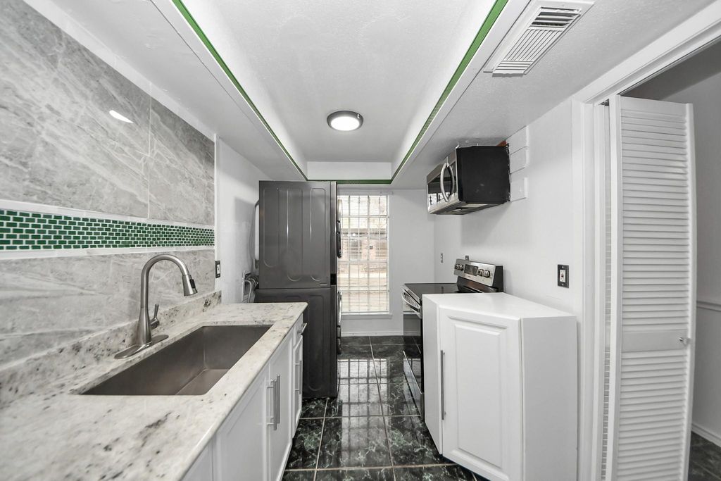 7954 Grove Ridge Drive, Houston, TX 77061