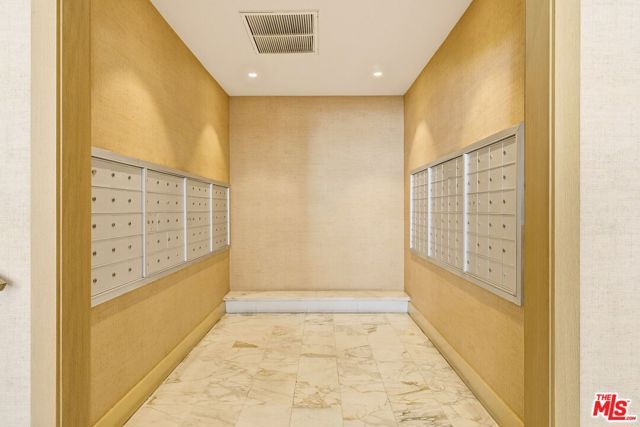 999 N Doheny Drive 104, West Hollywood, CA 90069