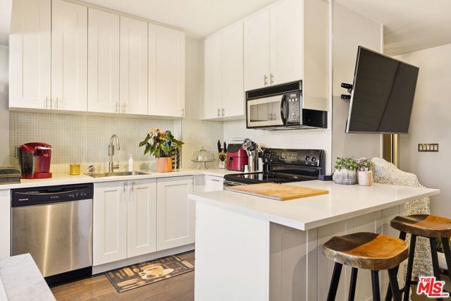 999 N Doheny Drive 104, West Hollywood, CA 90069