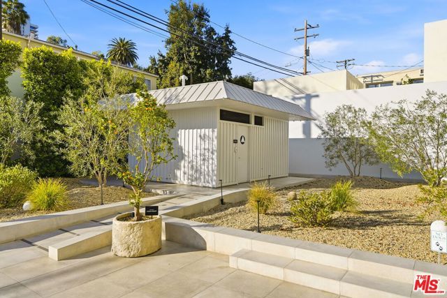 999 N Doheny Drive 104, West Hollywood, CA 90069