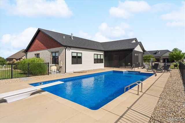 500 Shadow Rock Court, Lebanon, IL 62254