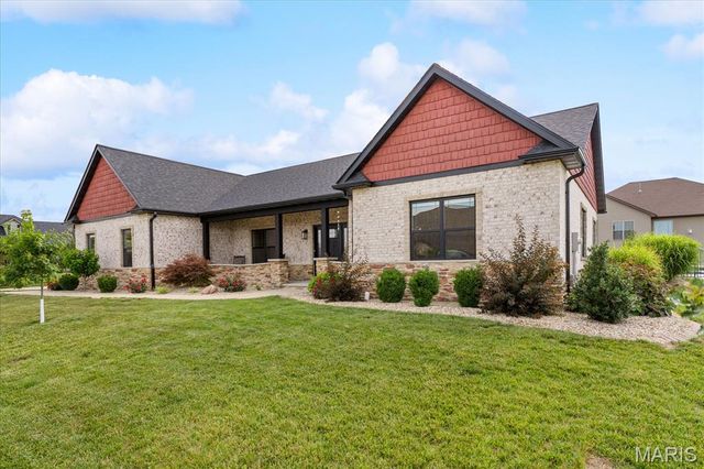 500 Shadow Rock Court, Lebanon, IL 62254