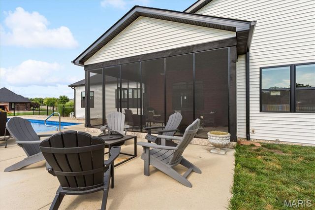 500 Shadow Rock Court, Lebanon, IL 62254