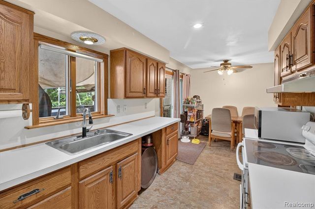 23276 Annapolis Street, Dearborn Heights, MI 48125