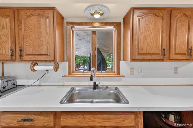 23276 Annapolis Street, Dearborn Heights, MI 48125