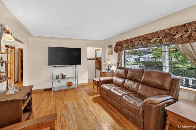 23276 Annapolis Street, Dearborn Heights, MI 48125