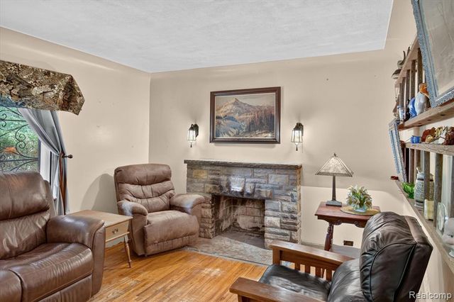 23276 Annapolis Street, Dearborn Heights, MI 48125