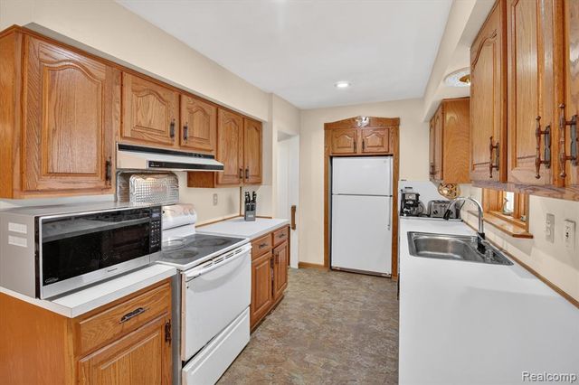 23276 Annapolis Street, Dearborn Heights, MI 48125