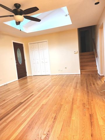 209 N Stevenson Lane, Mount Prospect, IL 60056