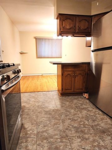 209 N Stevenson Lane, Mount Prospect, IL 60056