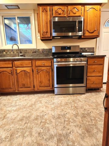 209 N Stevenson Lane, Mount Prospect, IL 60056