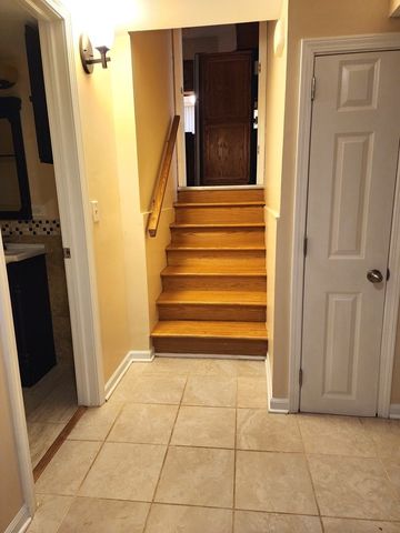 209 N Stevenson Lane, Mount Prospect, IL 60056