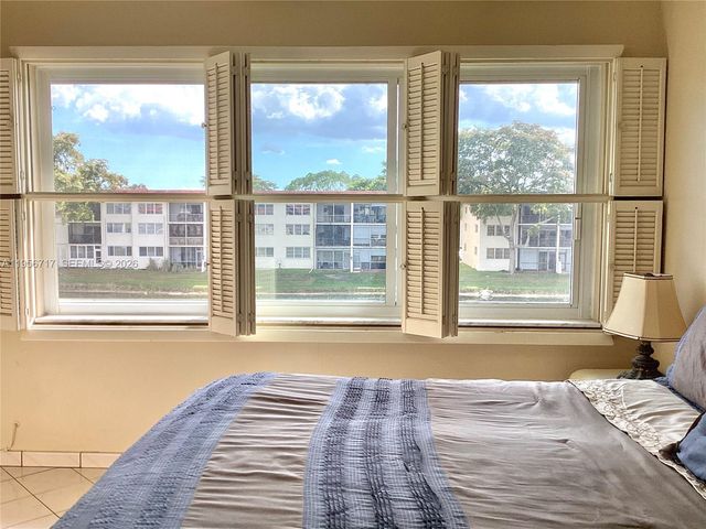 361 S Hollybrook Dr 305, Pembroke Pines, FL 33025