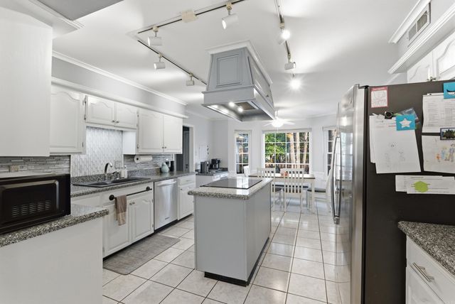 1 Braeswood Pl., Maumelle, AR 72113