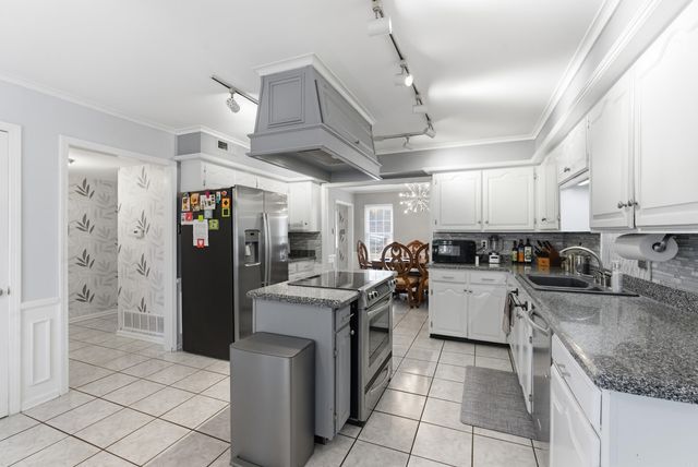 1 Braeswood Pl., Maumelle, AR 72113