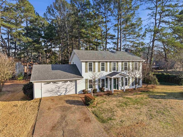 1 Braeswood Pl., Maumelle, AR 72113