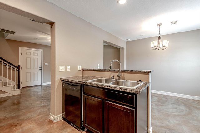 2002 20th Street 603, Huntsville, TX 77340
