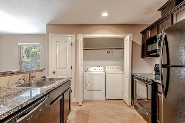 2002 20th Street 603, Huntsville, TX 77340