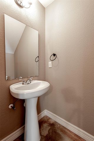2002 20th Street 603, Huntsville, TX 77340
