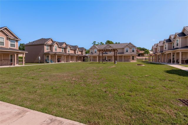 2002 20th Street 603, Huntsville, TX 77340