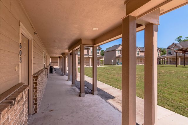 2002 20th Street 603, Huntsville, TX 77340
