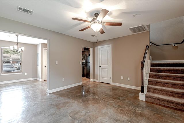 2002 20th Street 603, Huntsville, TX 77340