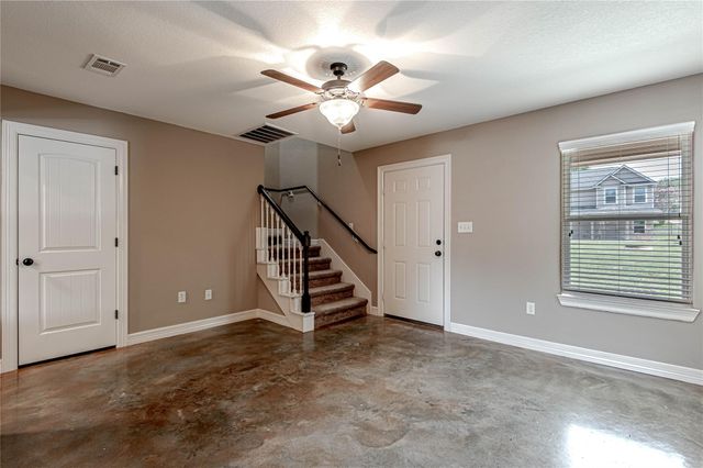 2002 20th Street 603, Huntsville, TX 77340