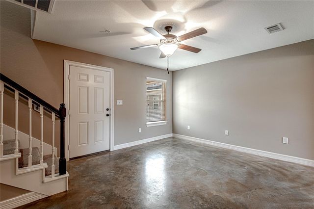 2002 20th Street 603, Huntsville, TX 77340