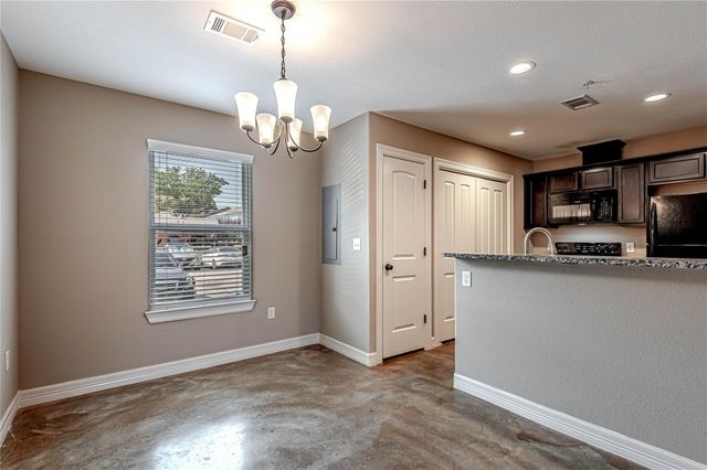 2002 20th Street 603, Huntsville, TX 77340