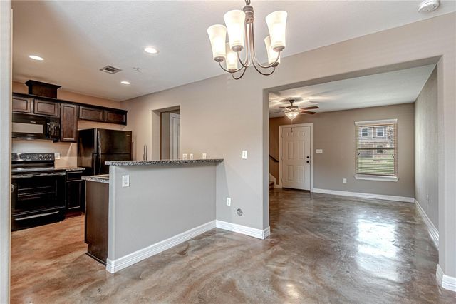 2002 20th Street 603, Huntsville, TX 77340