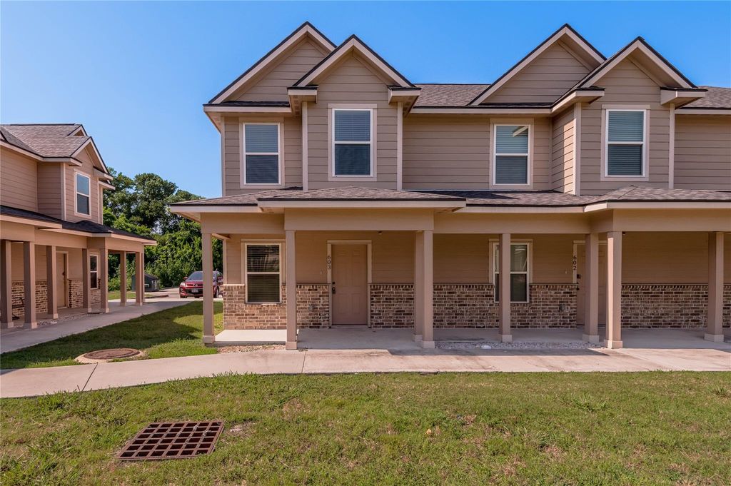 2002 20th Street 603, Huntsville, TX 77340