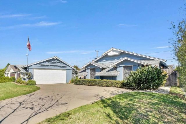 3221 Kempton Drive, Los Alamitos, CA 90720