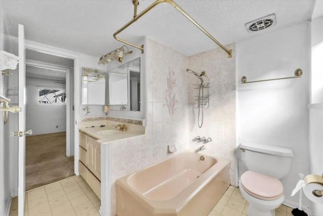 3221 Kempton Drive, Los Alamitos, CA 90720