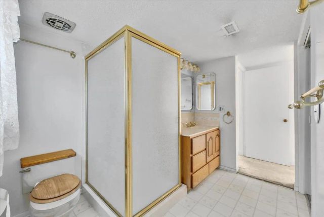 3221 Kempton Drive, Los Alamitos, CA 90720